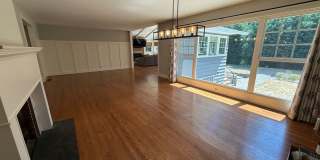 Spacious 4-Bedroom Home Plus Large Bonus Space – West Slope Vista Hills Gallery 14