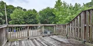 4 Bedroom North Campus Newly Remodeled House with 2 Decks and Patio Gallery 26