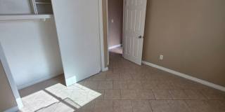 Charming 3BR Triplex  in Aurora Gallery 7