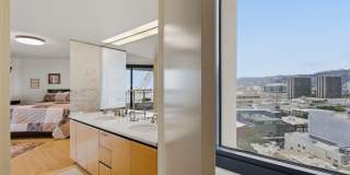 66 Queen Street unit: 1605 Gallery 12