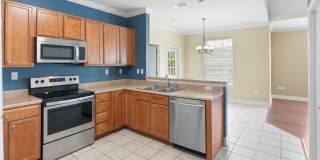 3 Bedroom Condo in Burbank Estates- Gated Community Gallery 1