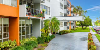 Grand Island Square - 3 Miles to Aventura Mall Gallery 43