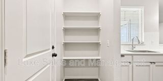 10912 Oak Hollow Drive Gallery 8