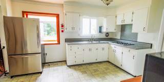 300 MACCLELLAND Avenue Gallery 15