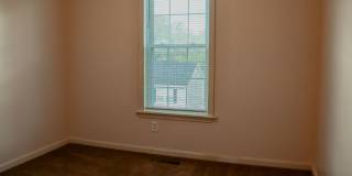 Charming 4 bedroom, 2 bathroom home in Greensboro w lake front views Gallery 11