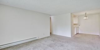 Top Floor Unit - Balcony - Elevator Access - Community Pool & Tennis Court Gallery 9