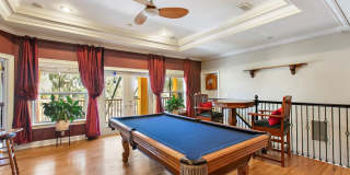 Stunning Lagoon Residence! Gallery 37