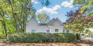 Walk to Restaurants and Shops Gallery 1