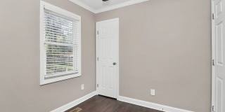Adorable Modern 2 Bedroom Duplex! Gallery 11