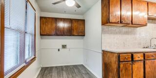 217 E Daws Street Gallery 16