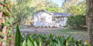 2/1 near schools, shopping, and entertianment. Gallery 1