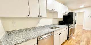 Nicely renovated, pet friendly 3 bed in South Boston. Gallery 7
