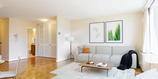 Columbia Plaza Gallery 25