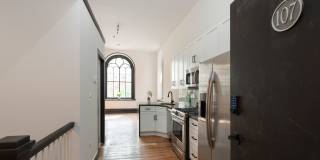 1520 Green Street Gallery 6