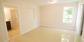 Beautiful & Modernized 3 Bed/3 Bath Pool Home For Rent in PSL! Gallery 7
