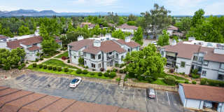 2 Bedroom Condo for Rent in Redding CA | Pool, Spa, Fireplace, Balcony Gallery 8