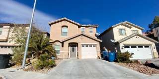 STUNNING 3 BEDROOM 2.5 BATHROOM HOME WITH A POOL LOCATED IN MOUNTAINS EDGE COMMUNITY, Gallery 1