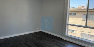 323 Gallery 17