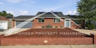 Charming Home with Washer/Dryer and Fenced in Yard Charming Home with Washer/Dryer and Fenced in Yard Gallery 1