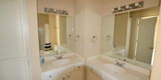Charming New Orleans Style Townhouse in Gated Community on LSU bus route Gallery 8