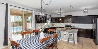 4 BEDROOM POOL & SOLAR HOME! Gallery 8