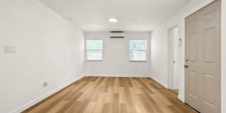 Beautifully Renovated 2 Bed/1 Bath Duplex – Move-In Ready in the Heart of Clearwater! Gallery 6