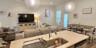 SPACIOUS 3 BEDROOM HOME WITH ALL UTILITIES INCLUDED Gallery 6