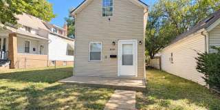 Cozy 2 bedroom home 2 blocks from Carondelet Park Gallery 1