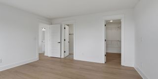 Spacious 5-Bedroom with Fenced Yard & Modern Amenities Gallery 26