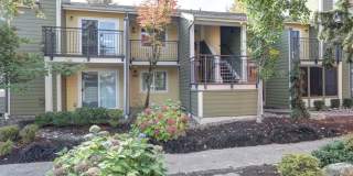 Upstairs 2-Bed Condo in Factoria with Covered Parking, Pool & Patio Gallery 1