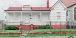 Beautiful 2 Bedroom Home with Stainless Steel appliances and Granite Countertops Gallery 1