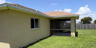 414 SE 13th St. Cape Coral, FL 33990 Gallery 24