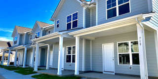 Refreshed 2 Bed/2 Bath Townhomes With Flex Room in Columbia, TN! Gallery 1