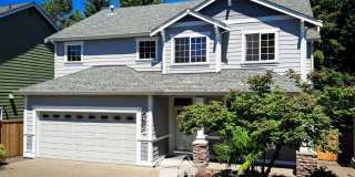 Quiet 3/2.5 Home in Beautiful Evergreen Heights - Easy Commute to JBLM! Gallery 1