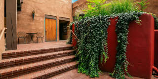 UNFURNISHED Inviting Studio Apartment in the Heart of Downtown Gallery 3