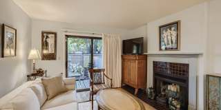 Ideal Downtown 1 BDR Close to Shops & Trails Gallery 9