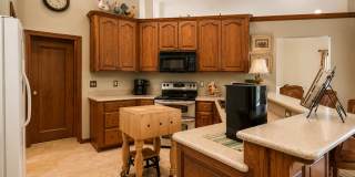 13600 Lakeshore Dr Gallery 6