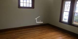 Unique 8 bed 2bath HOUSE with Yard,  Basement , Easy Parking Gallery 15