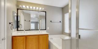1048 Royal Skyline St Gallery 6