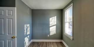 400 DOUGLAS Street NE Gallery 12