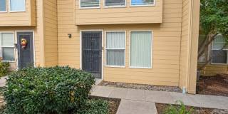 Remodeled 3BR/1.5BA Medford Townhome with In-Unit Laundry & Fully Fenced Patio! Gallery 1