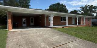Alcoa 37701 - 3 bedroom, 2 bath ranch home with a carport - Contact Debra Johnson (865) 591-8281 Gallery 1
