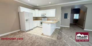 Beautiful townhouse in The Cottages at 9th! Beautiful townhouse in The Cottages at 9th! Gallery 6