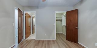 2 Bed Jack & Jill Bathroom  2 Car Garage With Office In The Heart of Yukon! Gallery 22