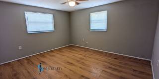 Must See 3/2/1 over 1000sf with tile/laminate floors, fresh paint, fenced yard and large living room!! Must See 3/2/1 over 1000sf with tile/laminate floors, fresh paint, fenced yard and large living room!! Gallery 10