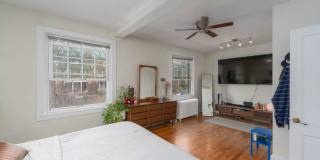 Oakenshawe 5-Bedroom, 2-Bathroom Home Close to Johns Hopkins Gallery 16