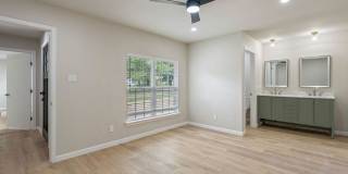 Stylishly Remodeled Home, Two Primary Suites and Unbeatable South Austin Location! Gallery 18