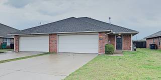 3 Bedroom 2 Bath Duplex with 2 Car Garage in Mustang Schools Gallery 1