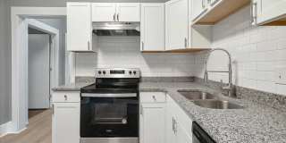 Midtown Beauty – Spacious 6BR with Bonus Room and Basement Gallery 9