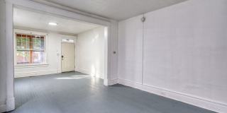 Spacious 3 Bedroom, 1.5 Bathroom with large Porch and Backyard Gallery 6